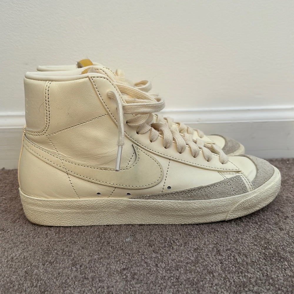 Cream Nike Blazer